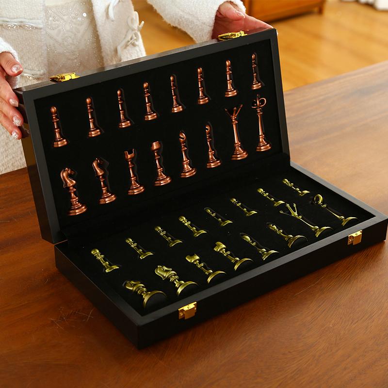 Luxus Schachset Großes Tragbares Brettspiel Schachfiguren aus Metall Faltbares Schachbrett Kindertischspiele Wohnzimmerornamente