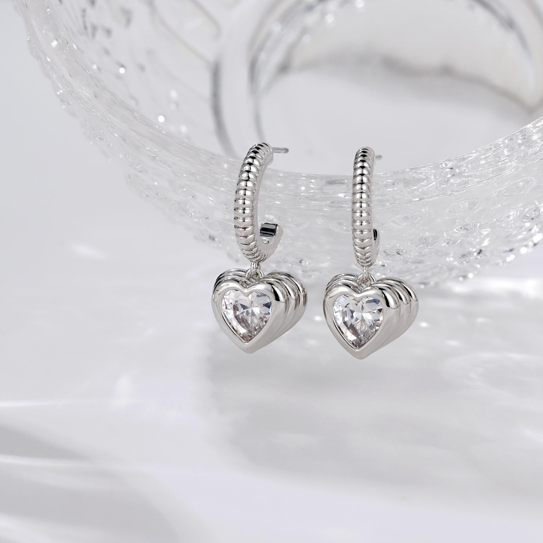 

Exquisite Heart-Shaped Rope Edge Earrings – Unique, Simple Girlish Design платиновый