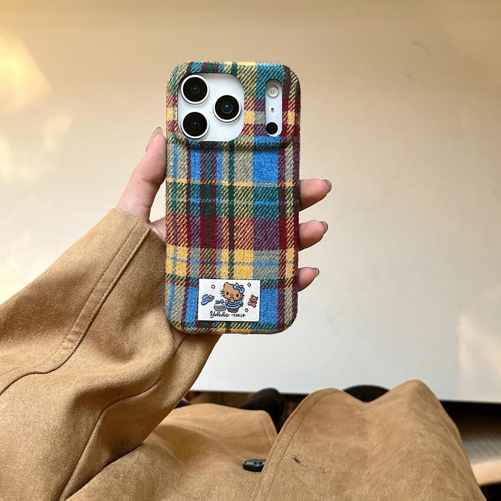 College style autumn and winter plaid applies to iPhone17Pro max mobile phone case Apple 16 new 14/15 plush case