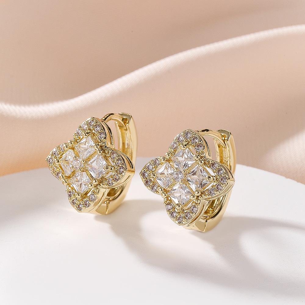 European and American Fashionable Four Leaf Clover Earrings, High-end, Niche, Retro, Exquisite, Versatile Earrings