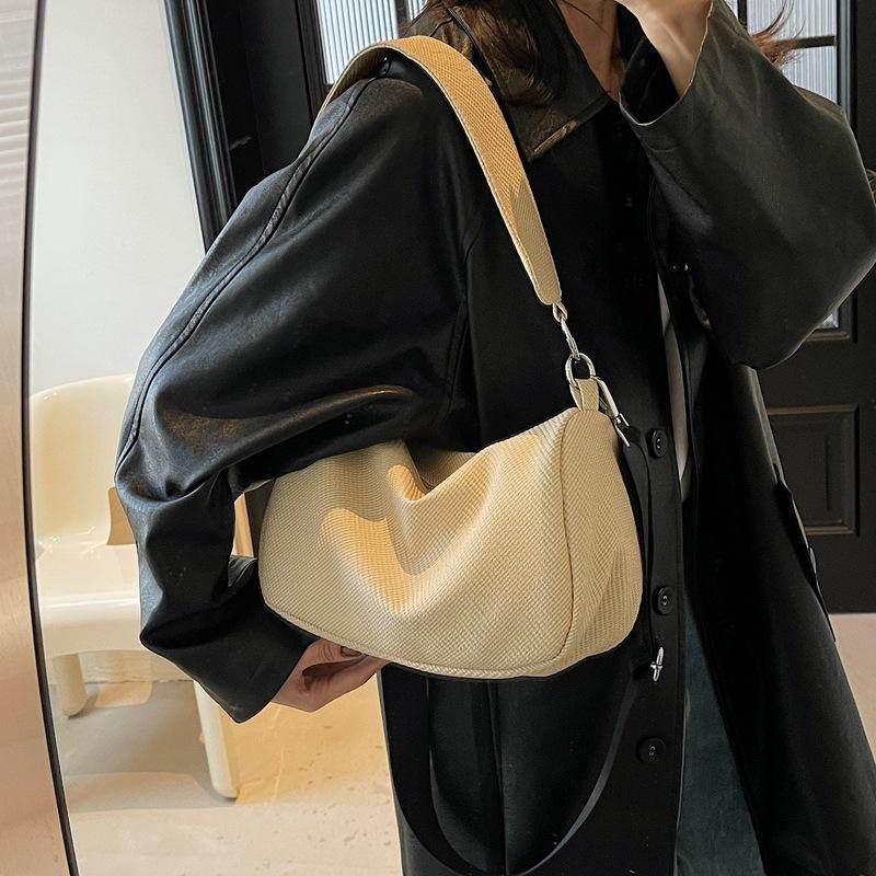 Niche fashion underarm bag women's bag 2025 new simple pillow bag versatile shoulder crossbody bag one piece dropship