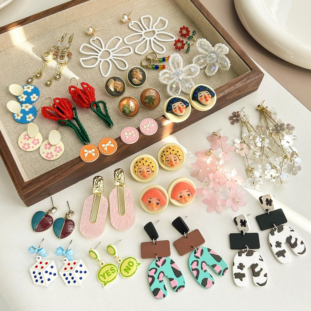 Cute Cartoon Earrings Female Eccentric Girl Stud Earrings Resin Doll Face Female Simple Earrings