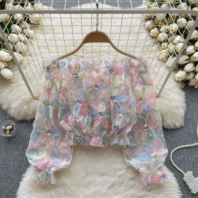 Camicia in rete floreale tridimensionale super fata stile francese a una spalla a maniche lunghe per donna in estate, ampia e snellente, top versatile e chic