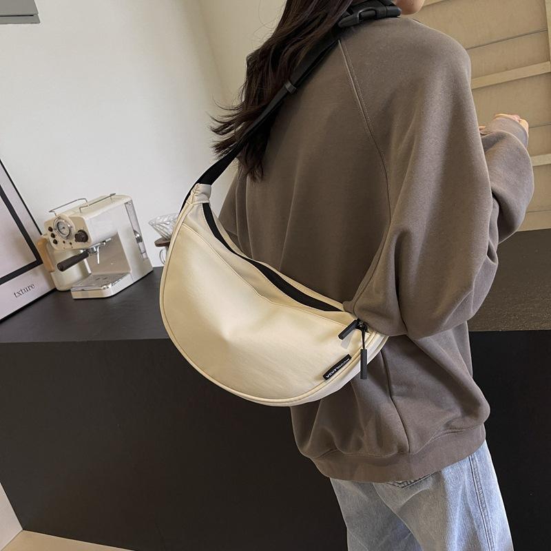 Nylon Cloth Crossbody Korean Bag Large Capacity New Texture Shoulder Crossbody Bag Casual Dumpling Bag Casual Versatile