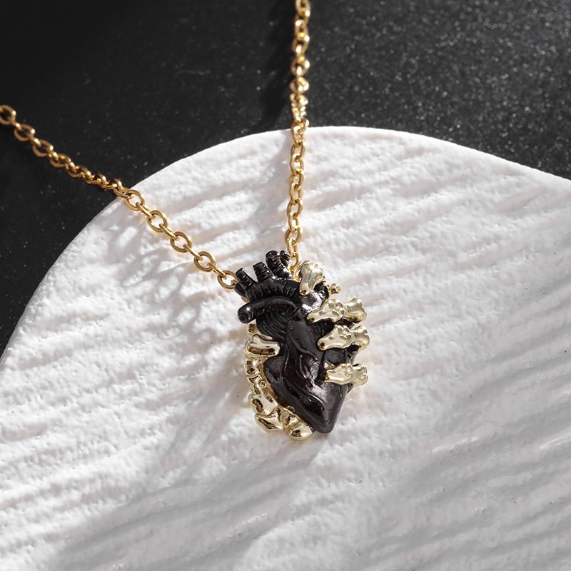 Creative Gothic Hand Holding Heart Pendant Necklace for Men Women Fashion Rock Hip Hop Party Gift