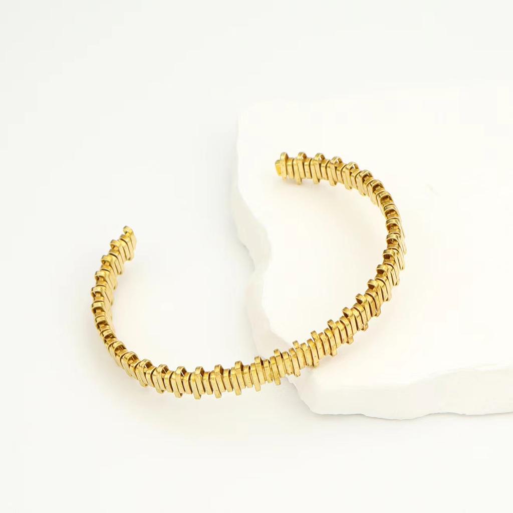 Personalized Fashion Light Luxury Irregular Serrated Bracelet Personalized Versatile Metal Sense Women'S Hand Jewelry