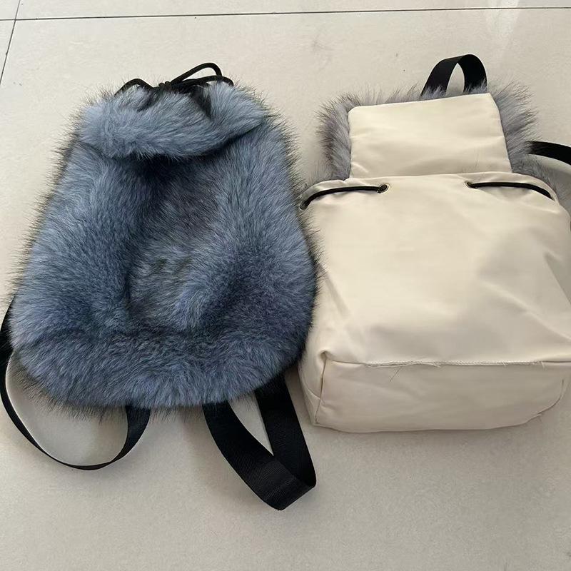 Trendiger Rucksack im koreanischen Stil aus Kunstfell für Studentinnen - Einfarbig mit Kordelzug und Magnetverschluss