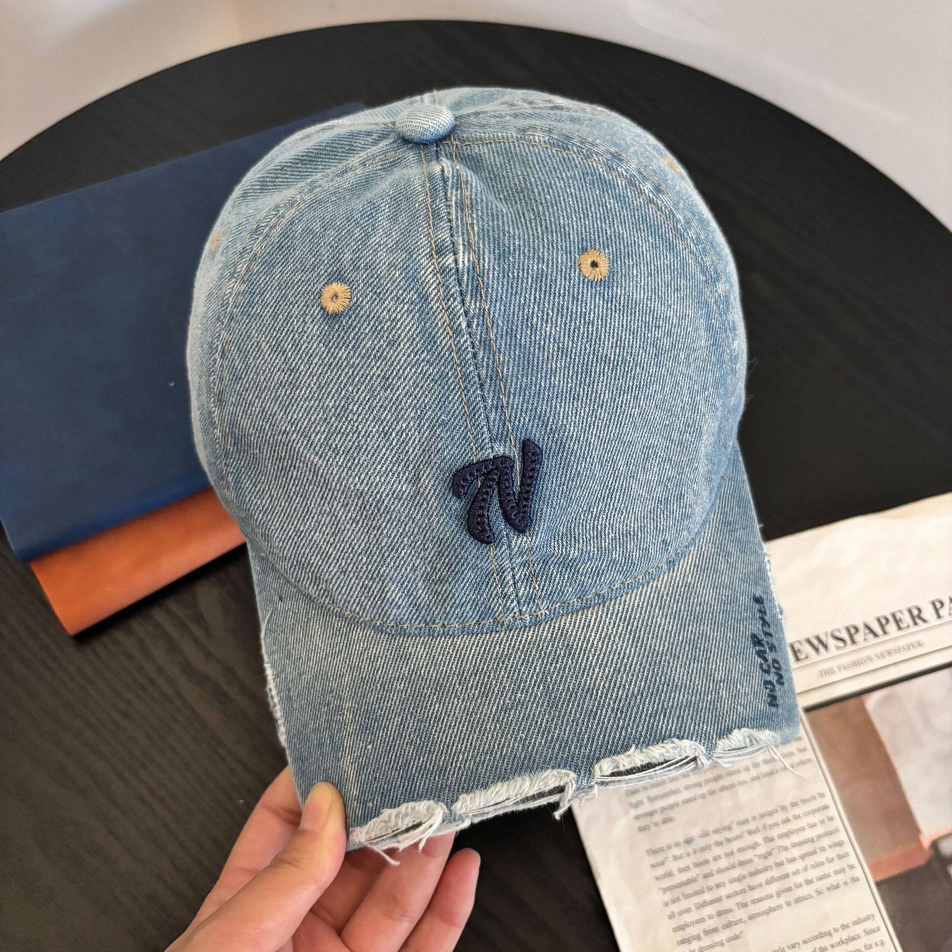 

2025 Новая бейсболка с вышивкой N для женщин с короткими полями, маленькая мягкая кепка с открытым лицом, простая универсальная шляпа от солнца для мужчин M（56-58cm） светло-синий