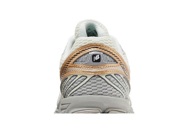 New Balance 860v2 Sea Salt Gold Metallic