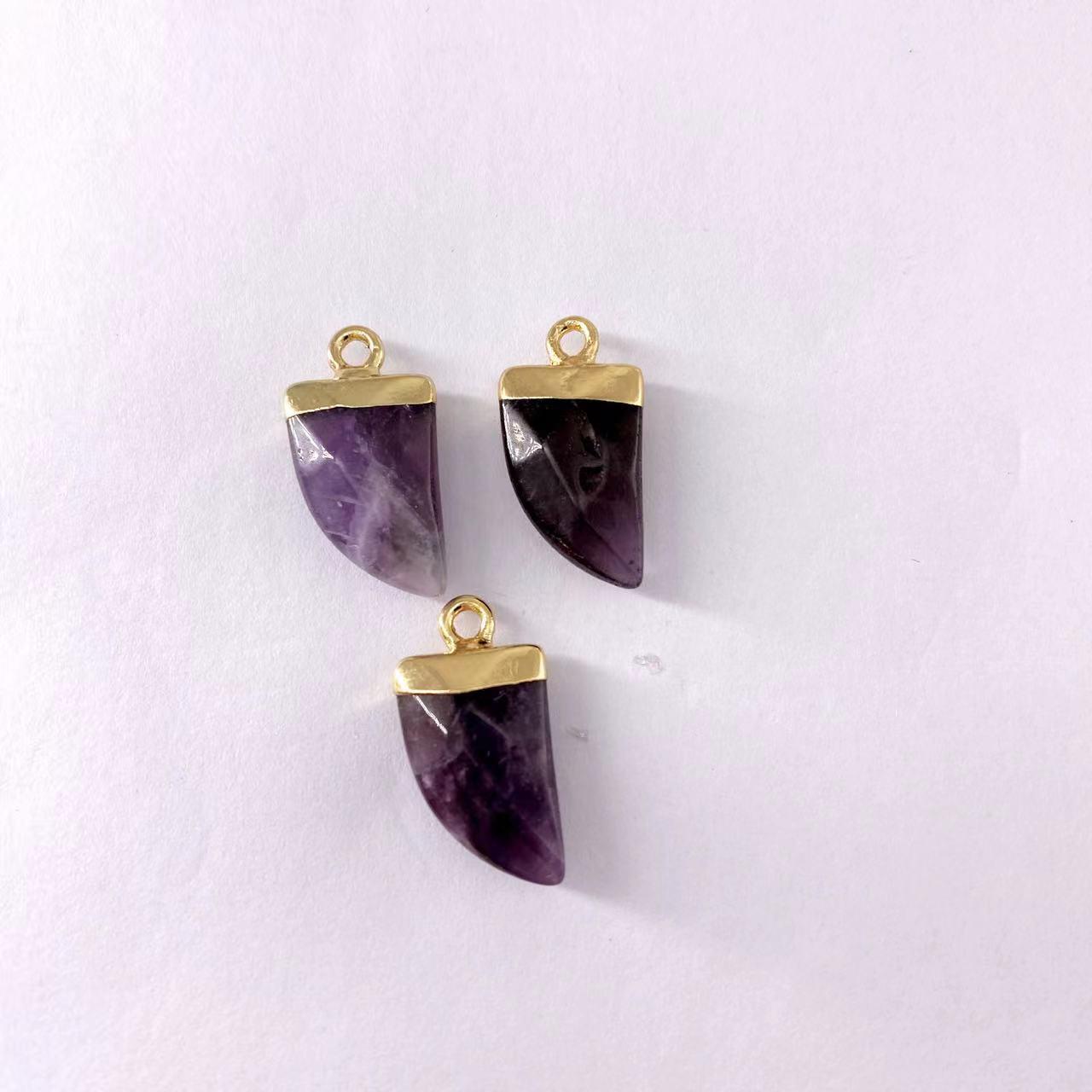 

Electroplated Natural Stone Pendant: Amethyst, Red Stone, White Crystal & More in Ox Horn Shape 10x20mm