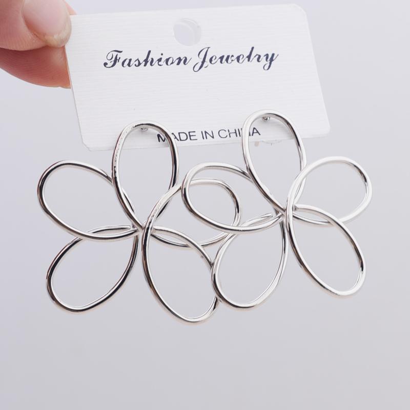 Retro Stora Blomster Hängande Örhängen för Kvinnor Enkla Vridna Metall Ihåliga Blommor Hängande Örhängen Bröllopsfest Trendiga Zirkon Guldiga