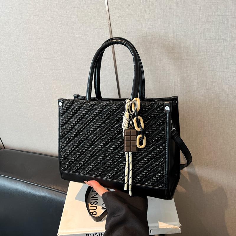 

Popular bags women s new autumn and winter niche messenger bags casual portable tote bags чёрный