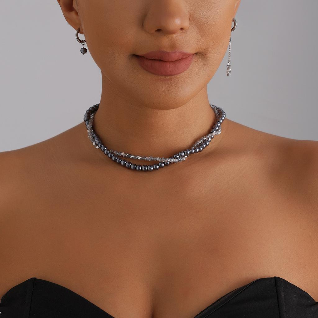 Moderiktiga, unika, diskreta lyxiga och exklusiva smycken; En perfekt present till en vän.