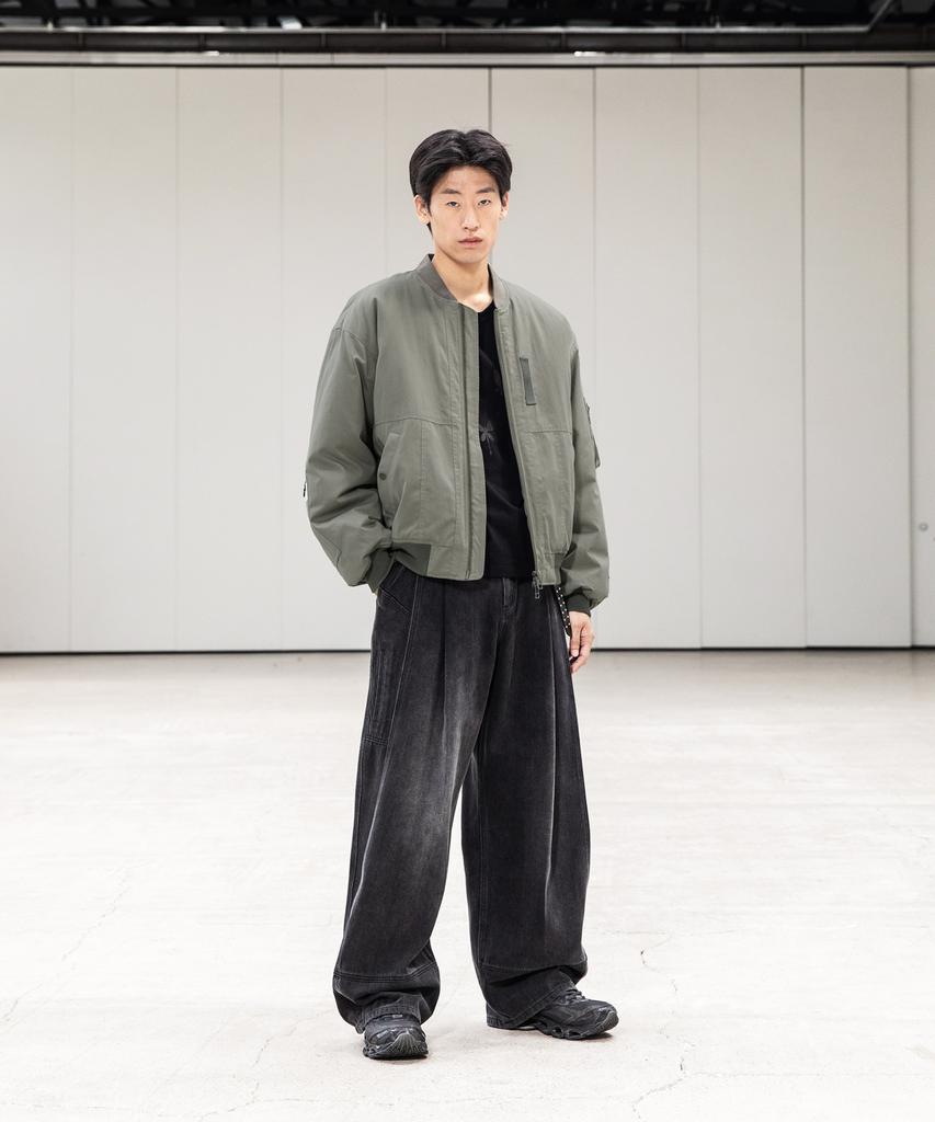BEGIN202 Veneta Double-Pleat Denim Pants [Off-Black]