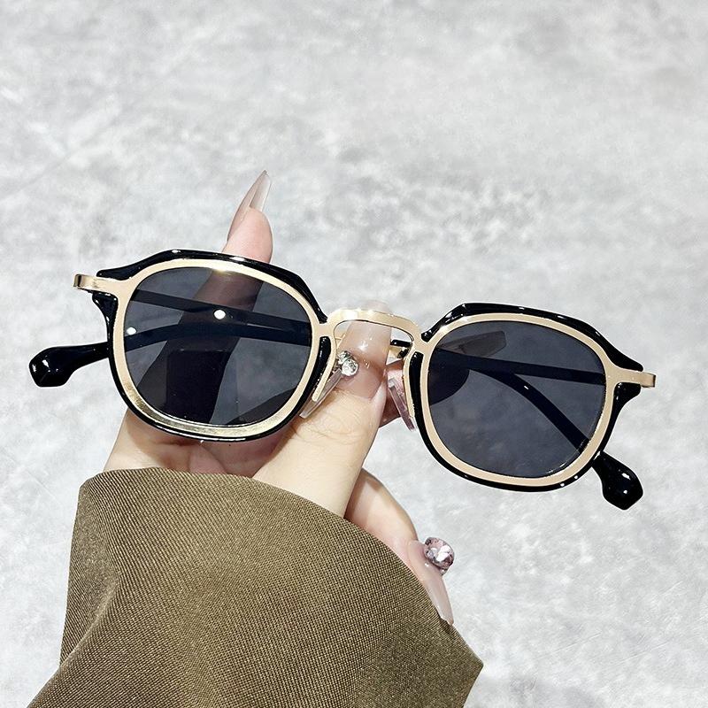 EsMen and Women Retro Luxury Sunglasses Fashion Metal Frame Sunglasses UV Protection Sunshade High Quality Driving Sunglasses