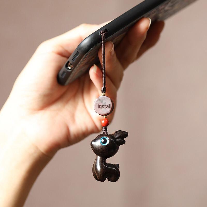 Cartoon Niedlicher Sandelholz Hirsch Schlüsselanhänger mit geflochtener Schnur für Männer und Frauen