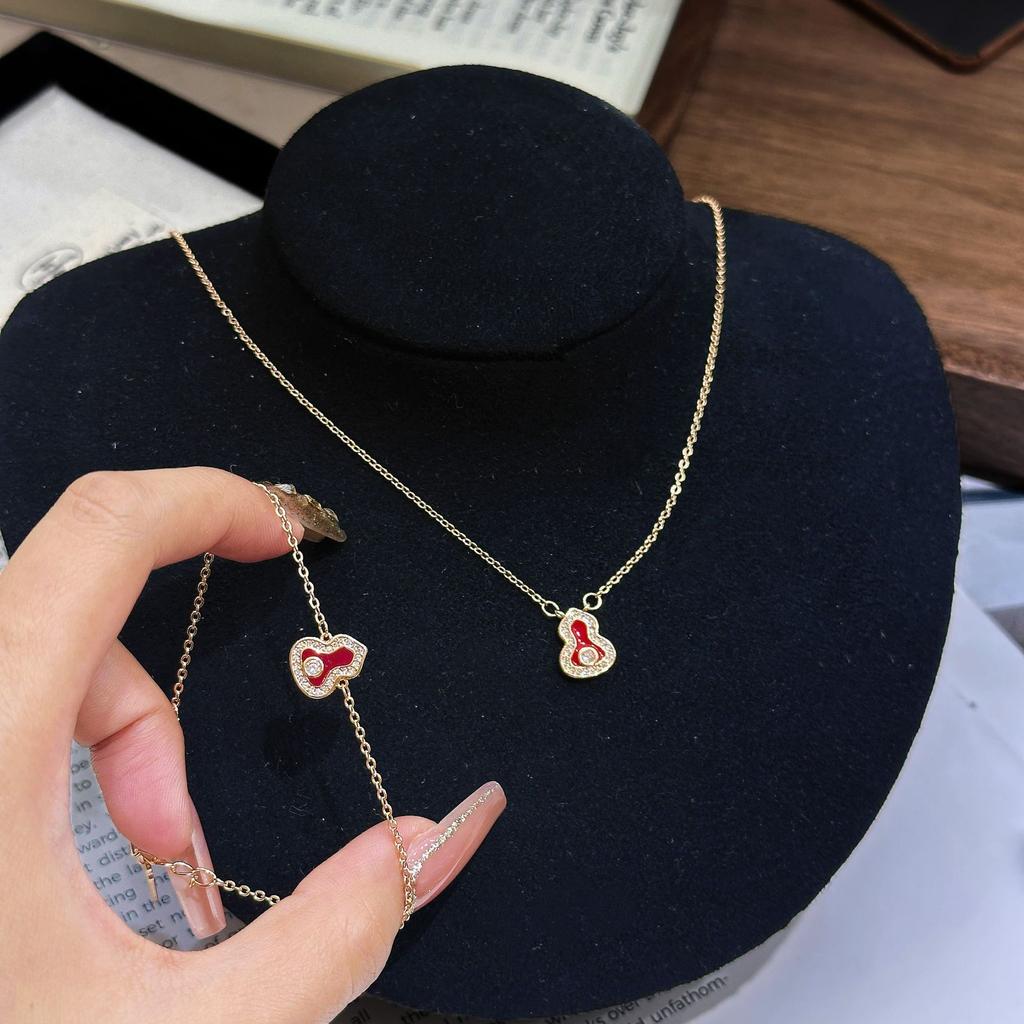 New High-quality Mini Small Diamond-encrusted Agate Gourd Necklace Design Collarbone Chain
