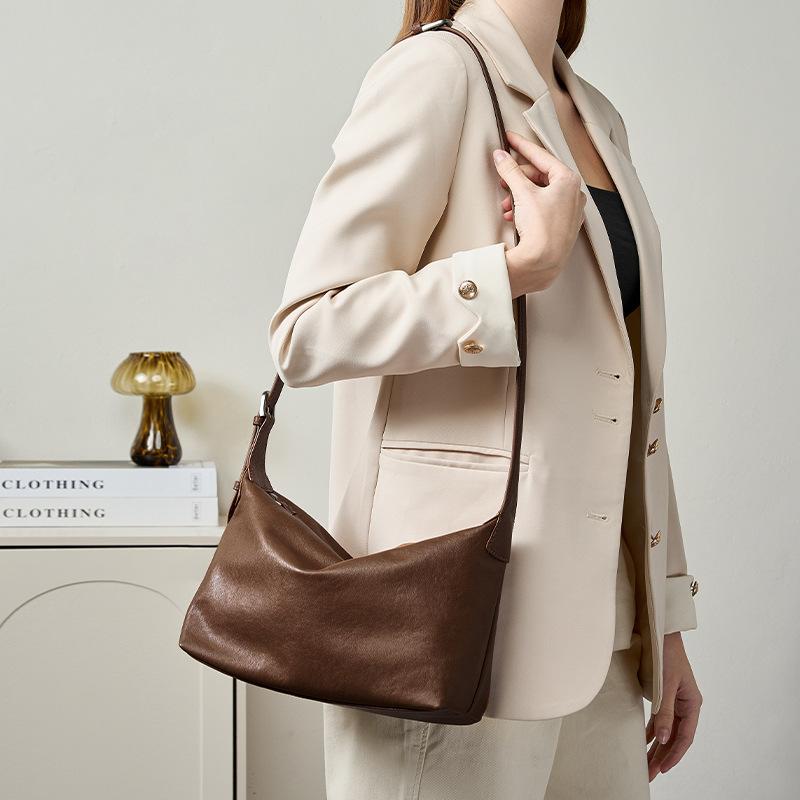 Top Layer Vegetable Tanned Cowhide Crossbody Bag, Versatile for Commuting, Made of High-quality Genuine Leather, Single Shoulder Armpit Bag