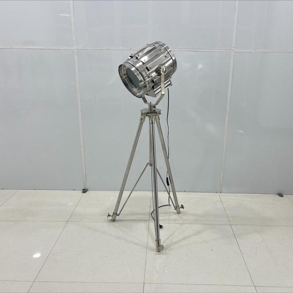 Stojací lampa Searchlight s povrchovou úpravou v chromu s ocelí, bodové světlo, nastavitelné bytové dekorace, stojací rohová světla