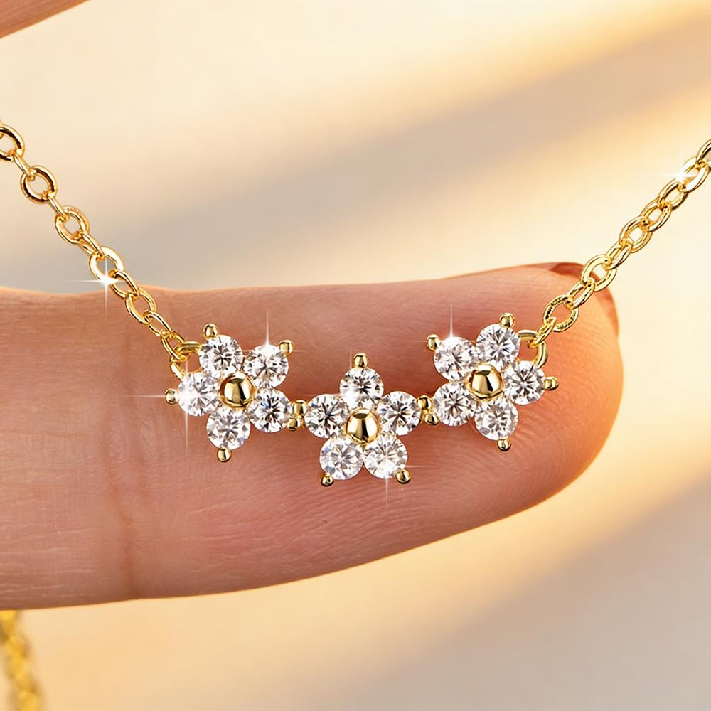 Anziw Exquisite 2MM D Color Moissanite Clover Flower Pendant Necklace for Women Lucky Charm Gold Bonded Jewelry Valentine's Gift