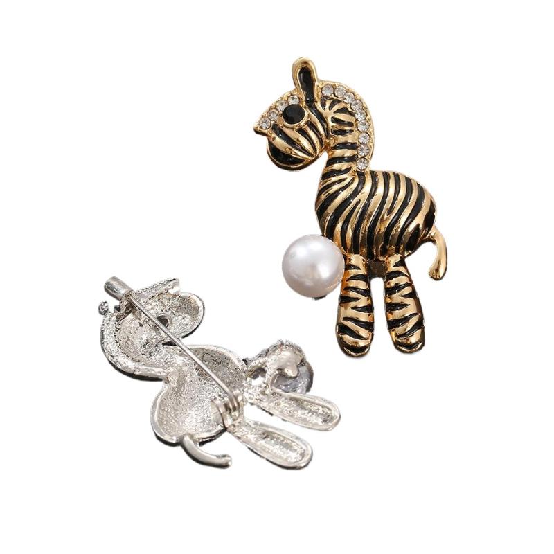 Exquisite Personality Animal Pearl Zebra Brooch Pin For Women Clothing Coat Jewelry Accessries Gifts
