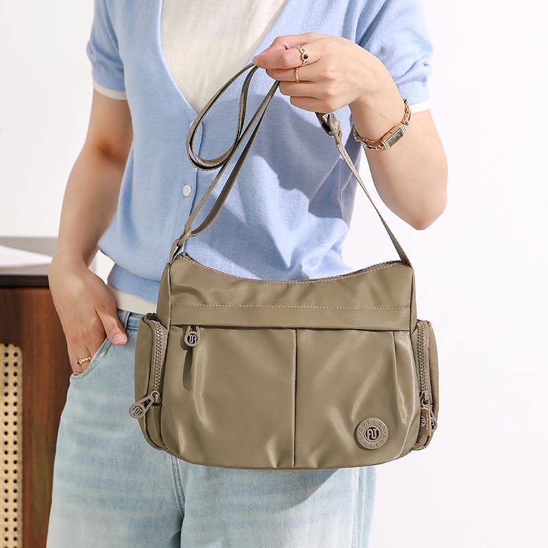 Borsa a Spalla Singola Grande Capacità Leggera Casual da Donna in Nylon Impermeabile Zaino da Pendolare Borsa a Tracolla