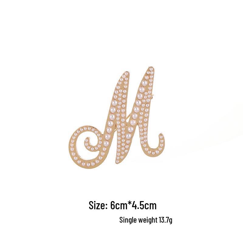 Elegantní brož s perlovým písmenem (26 písmen): Všestranný módní doplněk
