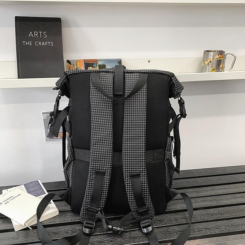 Trendy cool men and women with the same backpack, locomotive commuting large-capacity student schoolbag, new multi-pocket backpack women