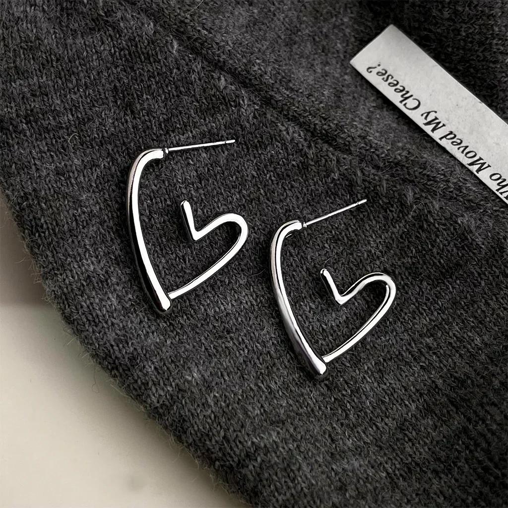 

Stainless Steel Fashion Unique Design Hollow Out Love Heart Earrings for Women Simple Symmetry Peach Heart Jewerly Party GIfts