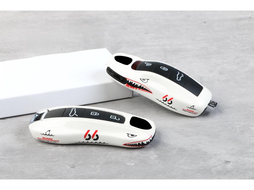 Porsche Schlüsselhülle für Cayenne, Macan, Taycan, 911, Panamera, 718 - Design Weißer Hai