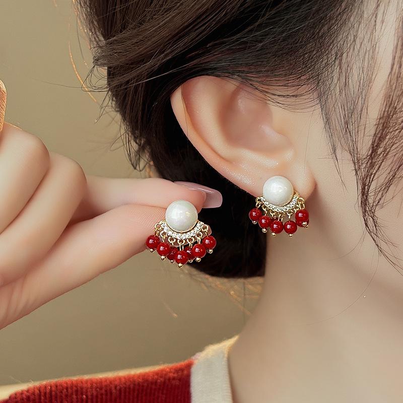 Elegant Imitation Pearl and Diamond-Studded Earrings for Women