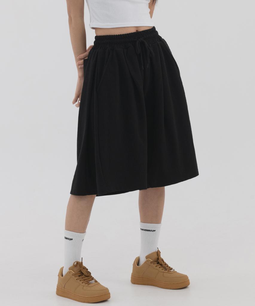 PIANER Multi-Tuck Bermuda Sweat Shorts (Black)