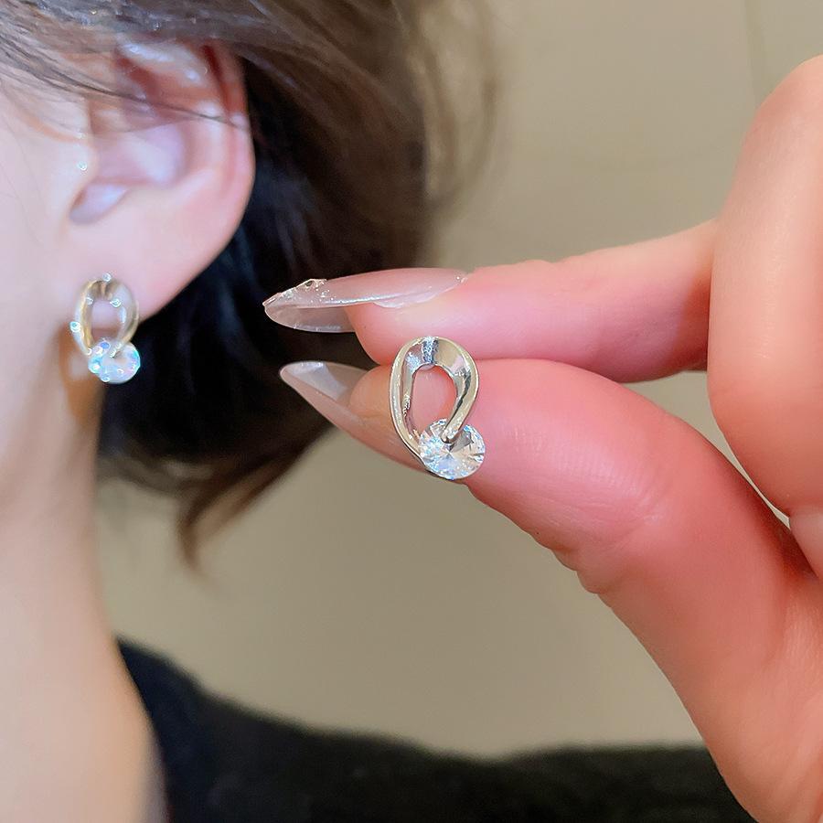 Серебряная игла супер-вспышка циркон цветок бабочка серьги изысканные серьги европейский и американский универсальный темперамент уши