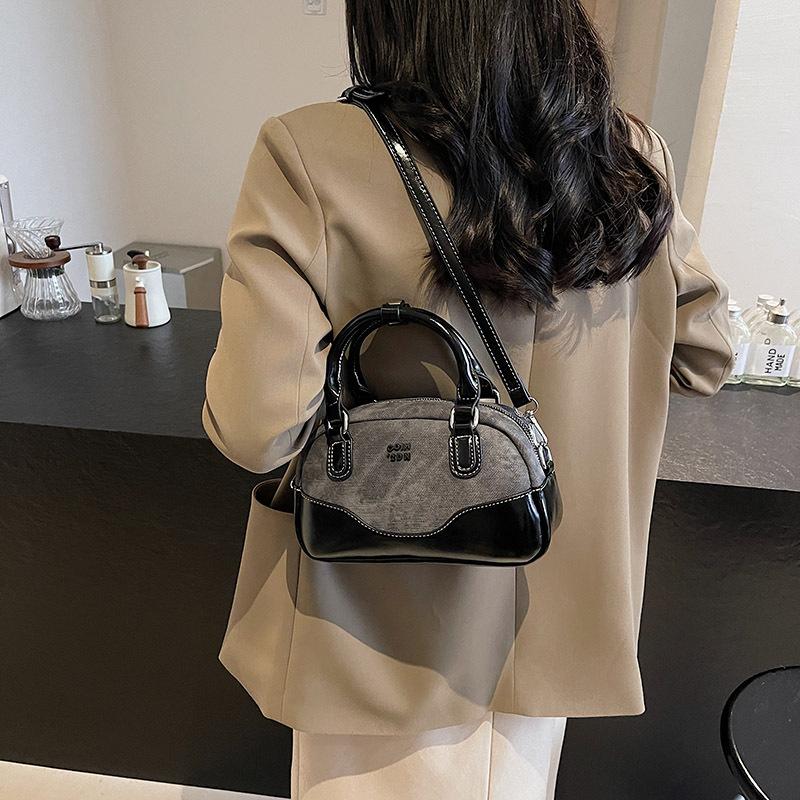 Premium sense retro contrasting color portable bowling bag women 2025 new trendy shoulder bag versatile messenger bag