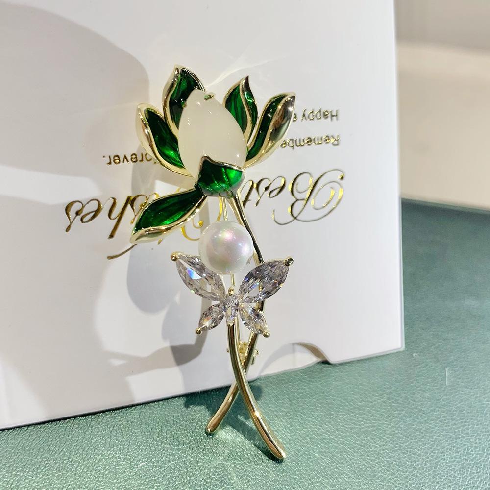 Retro Glazed Crystal Lotus Leaf Brooch with Pearl Corsage Gift