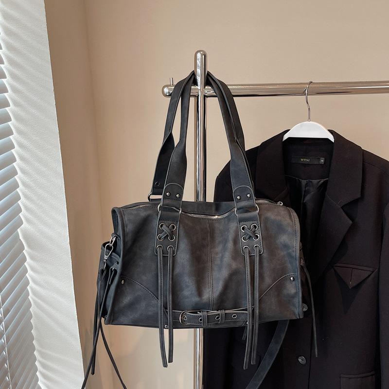 

Корейская версия ретро сумки женская 2025 новая простая сумка-подушка высокая ценность сумка через плечо большая вместимость сумка подмышку чёрный