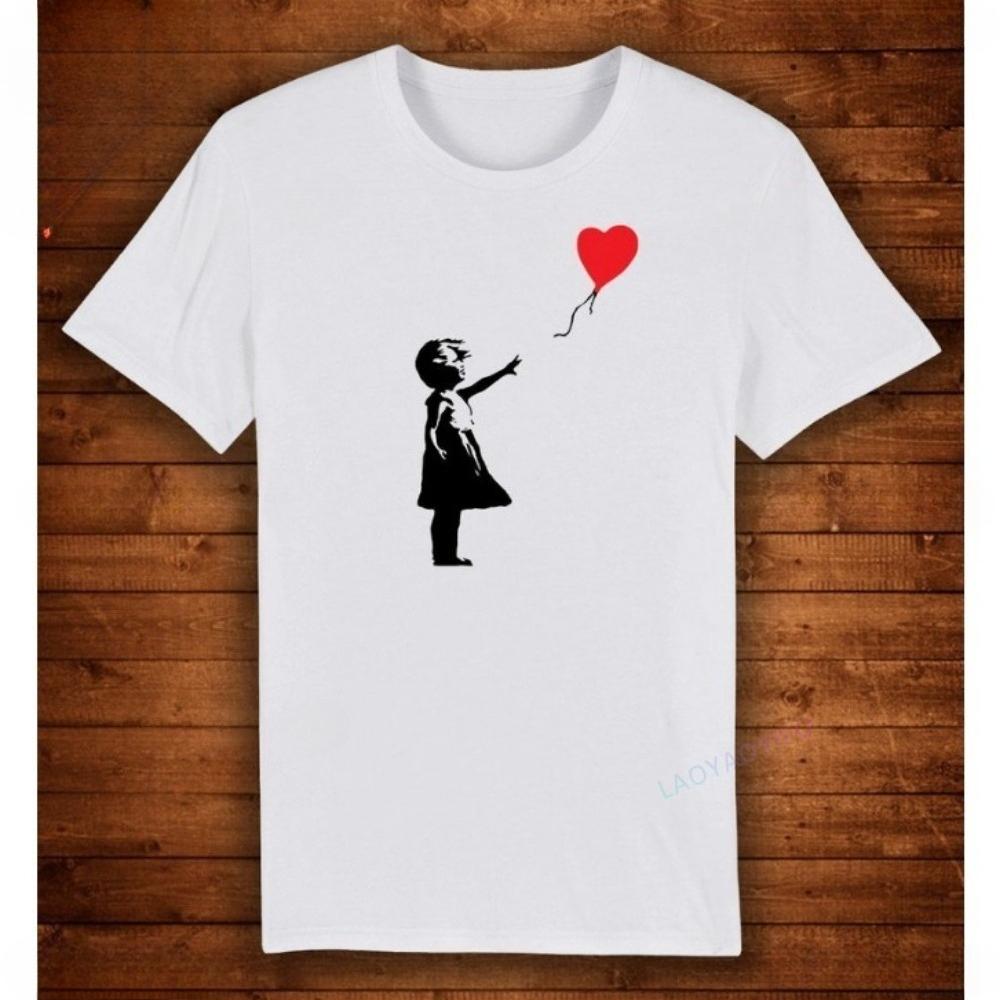 Banksy Ragazza con Palloncino Strappata Street Art T-shirt Design Unico Street Wear Arte Grafica Urbana Top Stile Semplice
