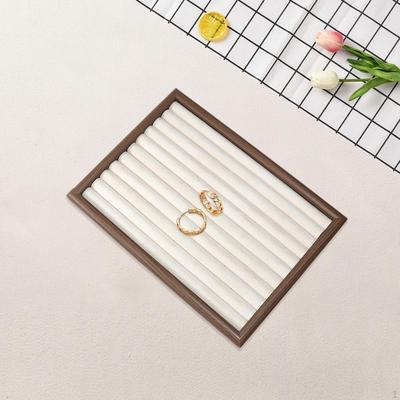 Schmuckherstellung – Verpackung & Präsentation von Schmuck