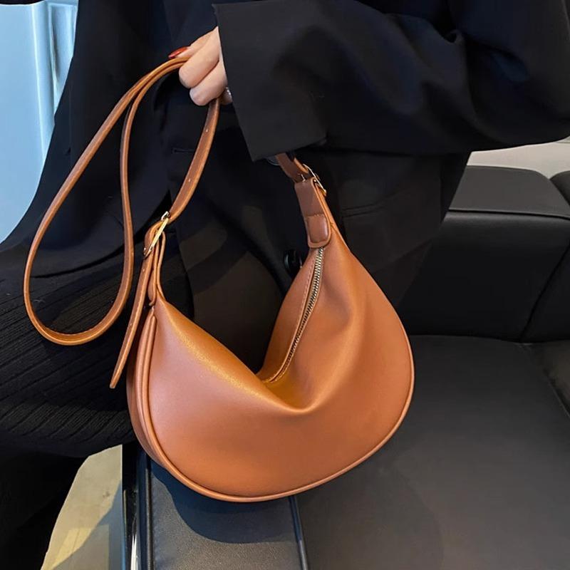 Autumn and winter high-end sense niche small bag women's new fashion casual shoulder messenger bag versatile dumpling bag