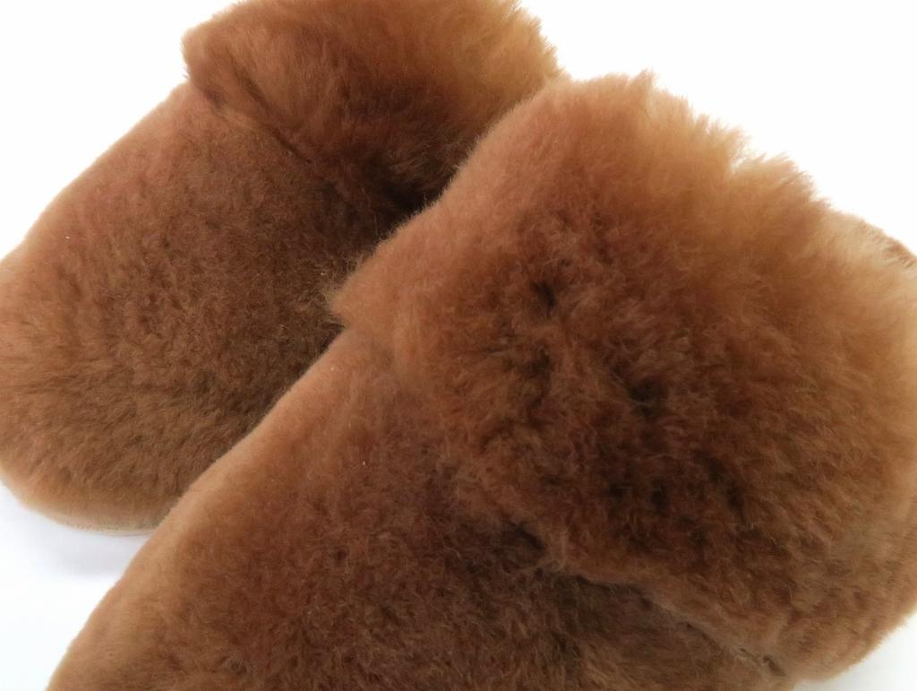 TOKYO SLIPPER Sheepskin Slippers Genuine Sheepskin Deluxe Natural Materials Unisex Warm Room Shoes [100% Type] (Brown, Medium)
