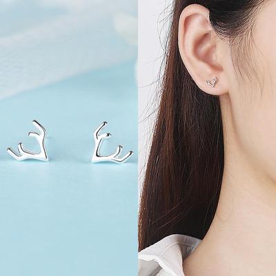 Vielseitige Mini Weihnachts-Geweih-Ohrstecker: Schlichter, frischer Stil für Frauen