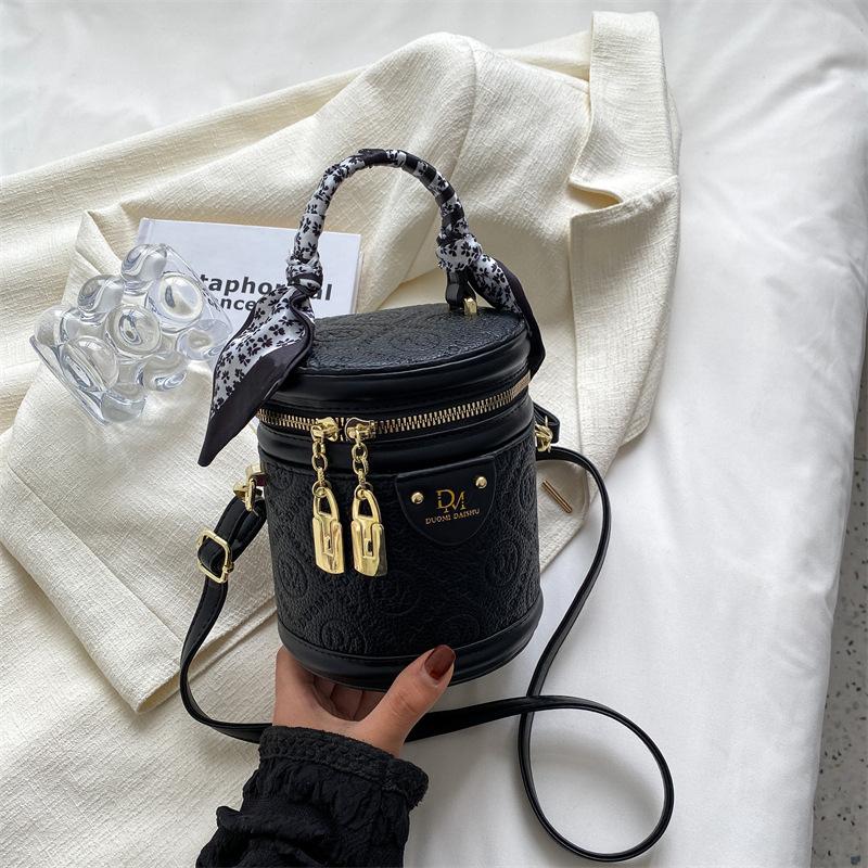 

Высококачественные легкие роскошные маленькие ароматные сумки сумка-ведро шелковый шарф ретро современная сумка-мессенджер через плечо маленькая квадратная сумка чёрный