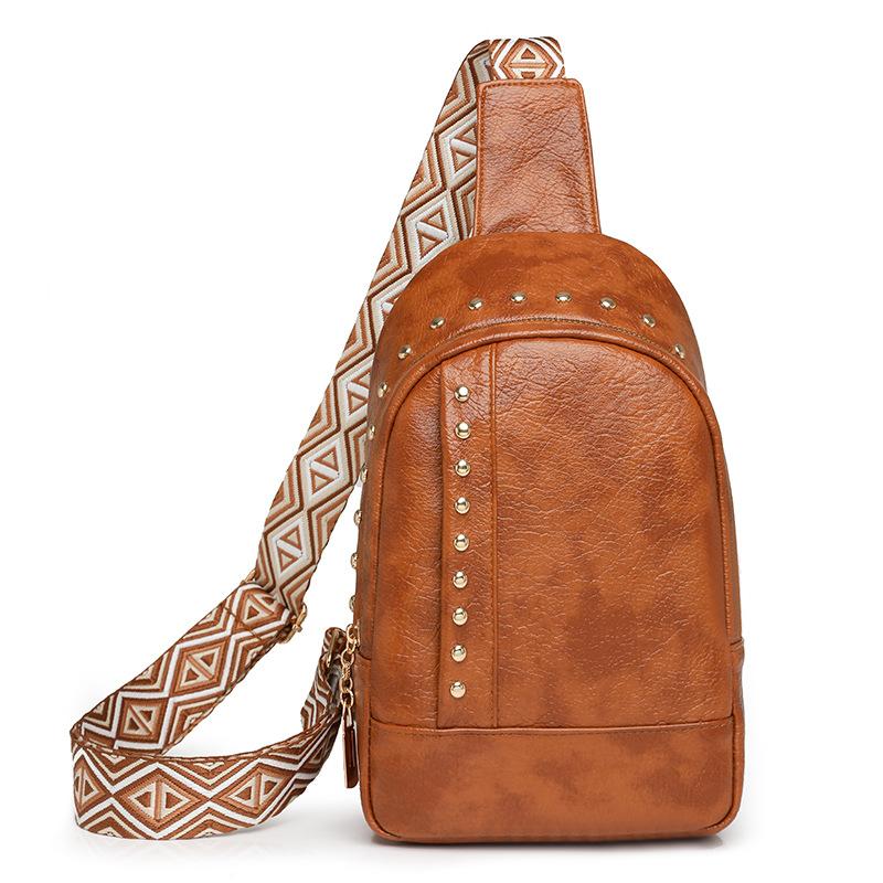 

Женская нагрудная сумка из мягкой кожи с заклепками, текстурированная, высококлассная, на плечо, через плечо, женская повседневная универсальная сумка-мессенджер коричневый