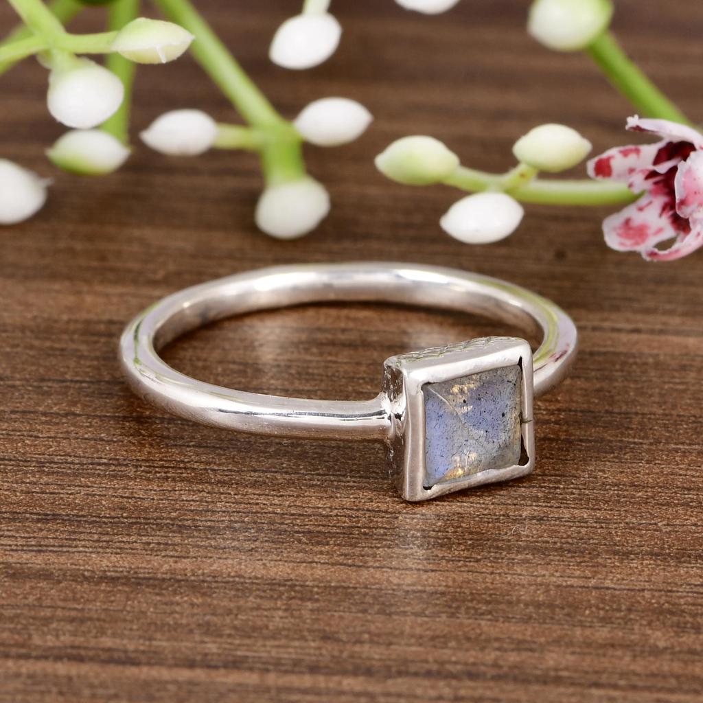 Minimalist Labradorite Square Ring – Natural Labradorite Gemstone Ring – Sterling Silver Stackable Ring – Handmade Dainty Jewelry – Gift for Her