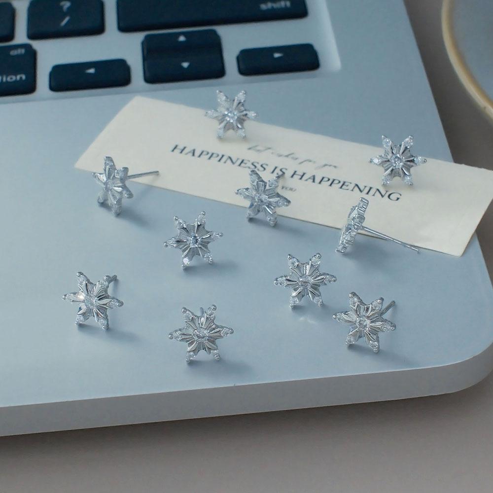 Strong Color Retention, Personalized Trend, Diamond-Encrusted Snowflake Stud Earrings, Niche Design, High-End Light Luxury Earrings, Earrings.