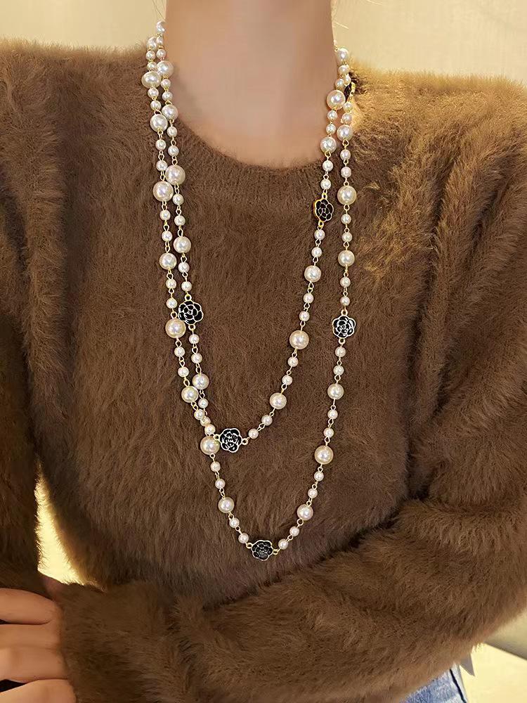 Korean Pearl Necklace: Luxurious Long Sweater Chain for Autumn/Winter