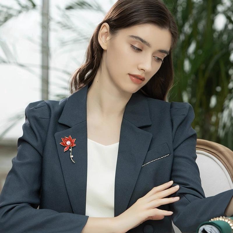 Women's Elegant Lotus Flower Brooch Floral Lovers Chest Flower Coat Enamel Pins Fashion Dressing Wedding Jewelry Gift