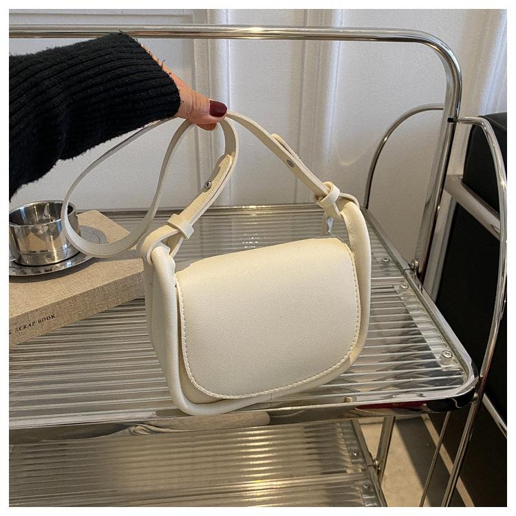 

Премиальная текстура нишевая сумка женская сумка 2024 лето новая популярная сумка-мессенджер на одно плечо подмышка маленькая квадратная сумка белый