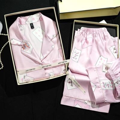 Pyjama d'été trois pièces en soie glacée pour femmes, ensemble à manches courtes rose avec motif cartes à jouer, vêtements de maison doux, mignons et confortables
