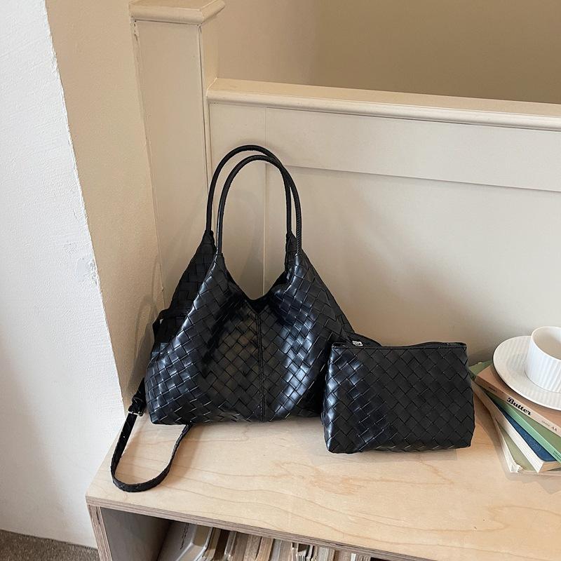 Single-shoulder Tote Bag with High Fashion Level, Trendy and Retro Single-shoulder Tote Bag